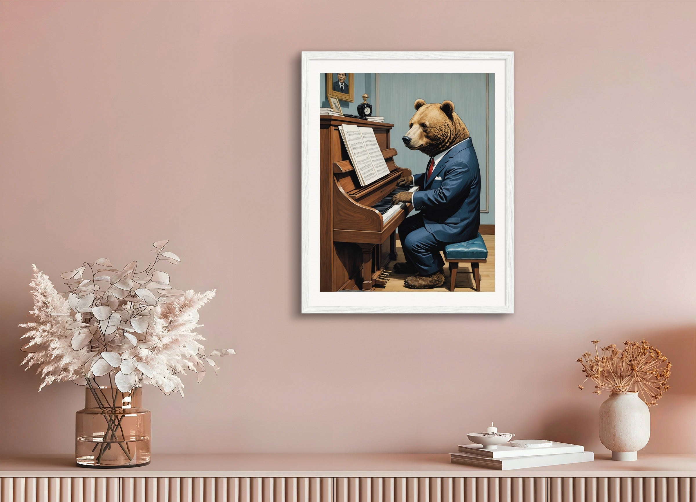 木製フレームのポスター:現代日本のかわいいアーティスト、スーツを着たクマがピアノを弾く