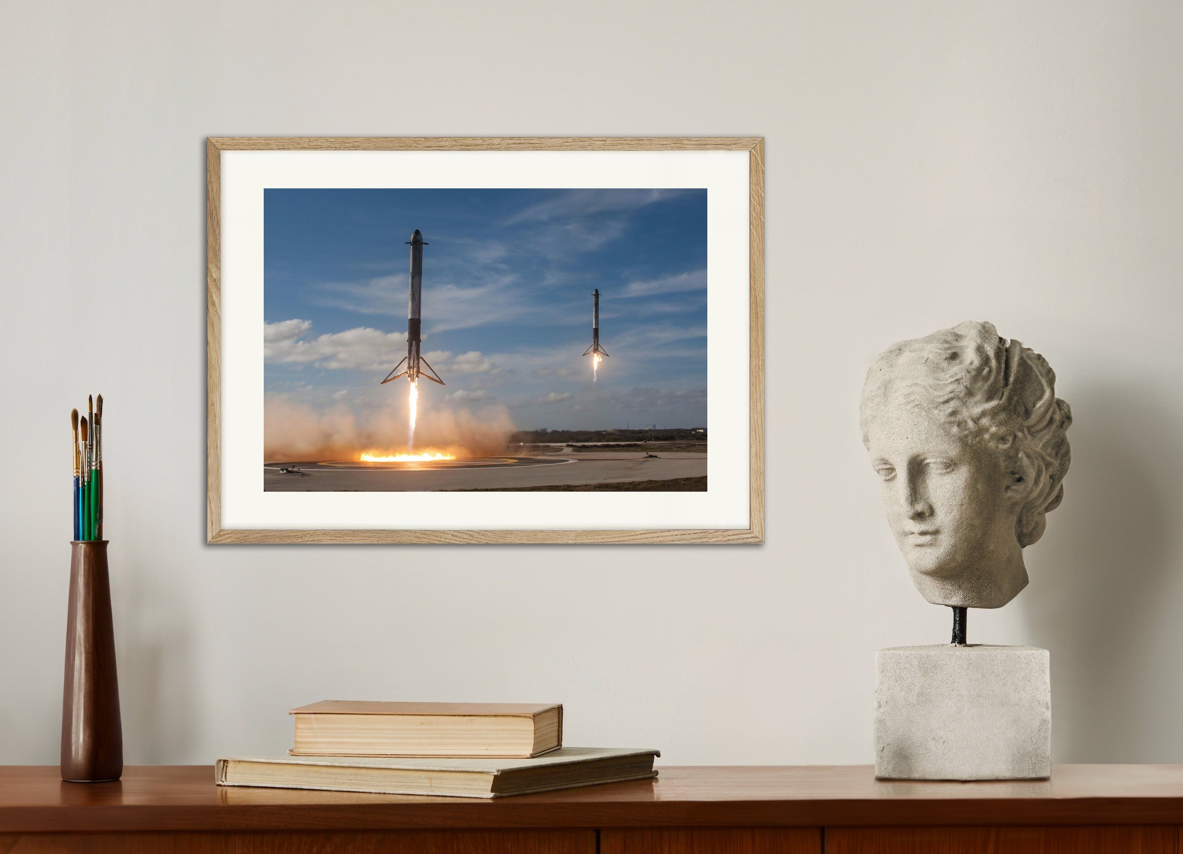 ナチュラルウッドフレームのポスター:SpaceX、2機のロケット着陸
