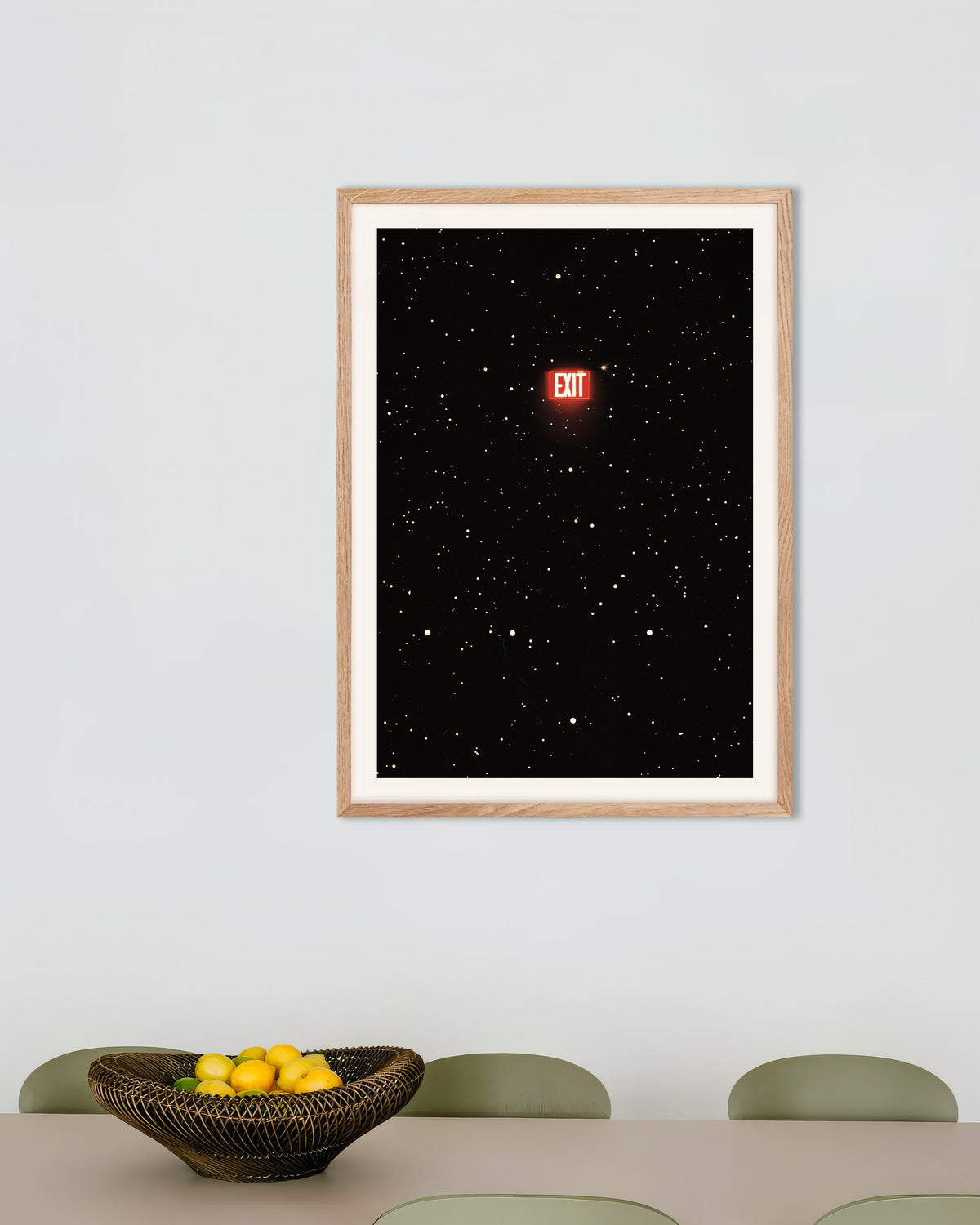 「宇宙への旅立ち」のポスター、ナチュラルウッドのフレーム付き