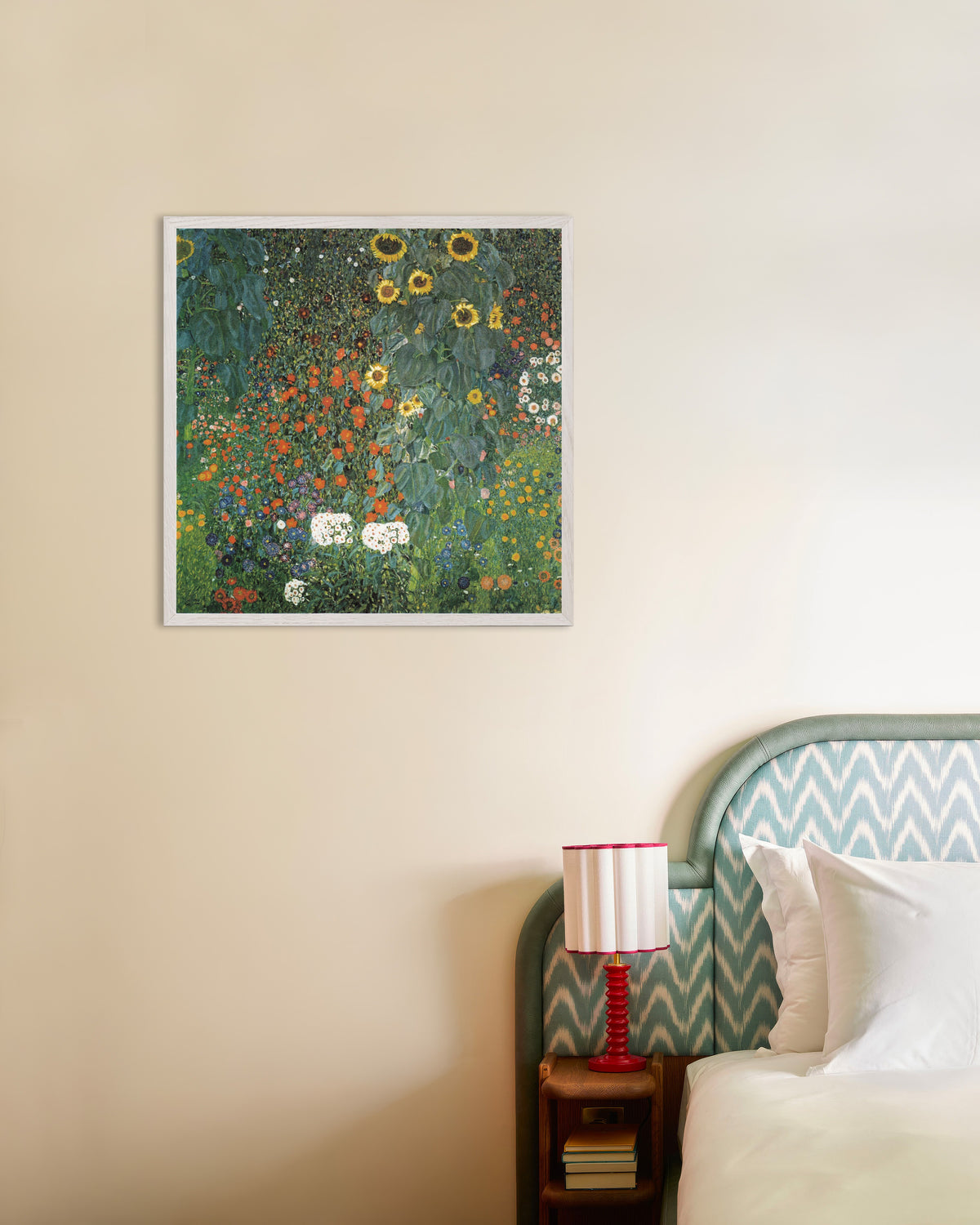 グスタフ・クリムト《ひまわりの咲く農家の庭》（1907年）のポスター、白い木製フレーム付き
