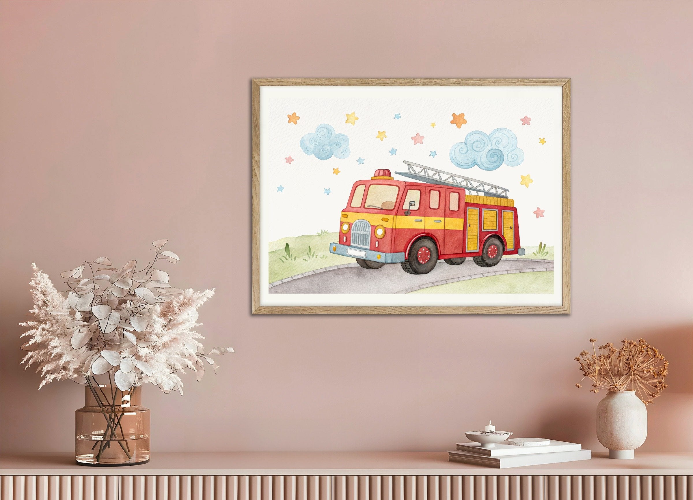 消防車のポスター - 男の子の保育室の壁アート、ナチュラルウッドフレーム付き