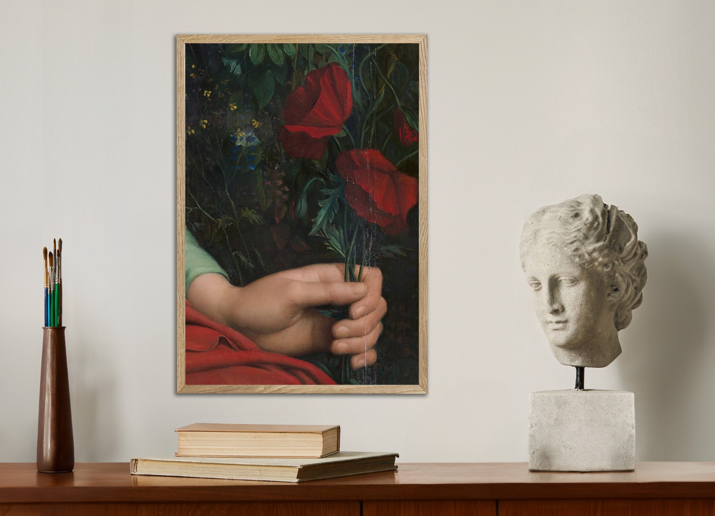ルイ・ジャンモ「フルール・デ・シャン」手のディテール - 赤いチューリップのアートプリント、ナチュラルウッドフレーム付き